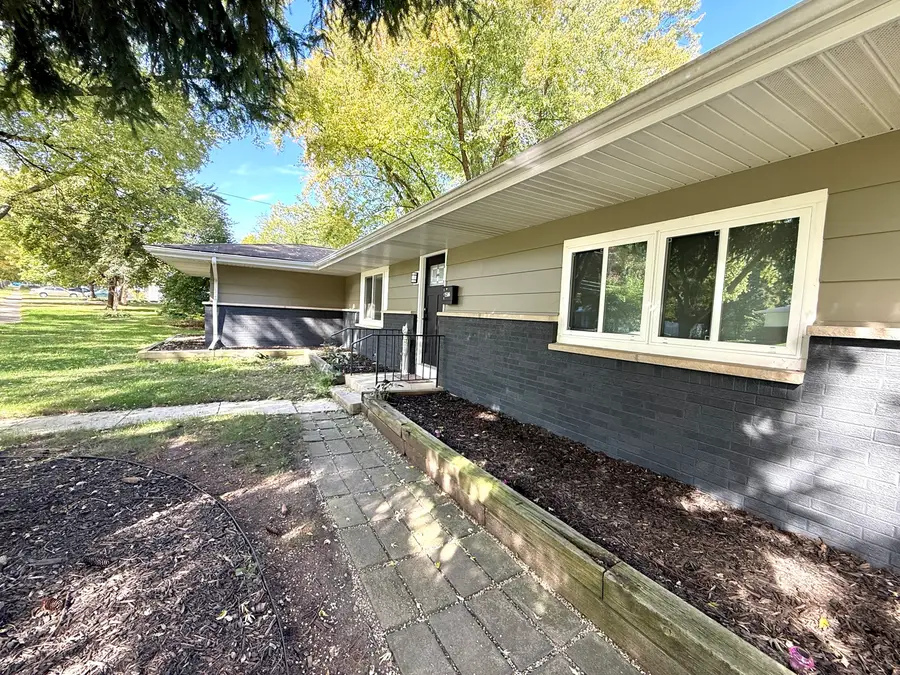 1500 Evergreen Street, Saint Charles, IL 60174 - #3