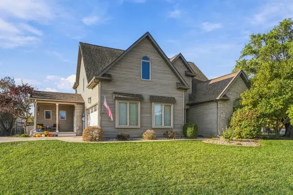 105 Walden Pond Boulevard, Monticello, IL 61856
