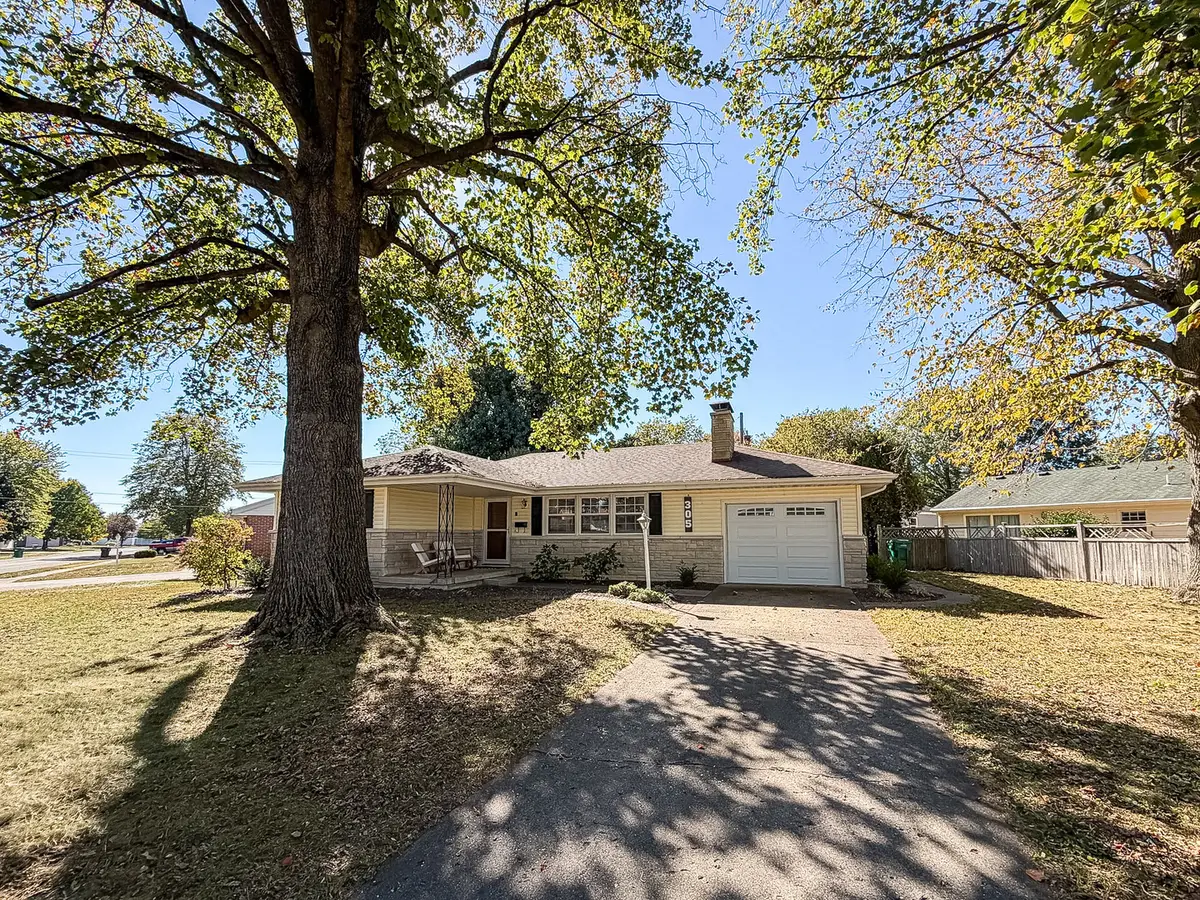 305 Linden Lane, Mattoon, IL 61938 - #1