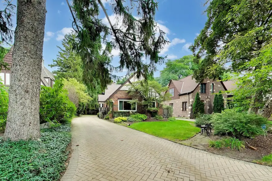 1216 E Mayfair Road, Arlington Heights, IL 60004 - #2