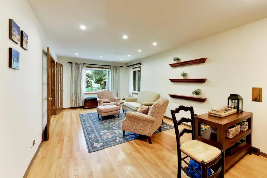1216 E Mayfair Road, Arlington Heights, IL 60004 - #3