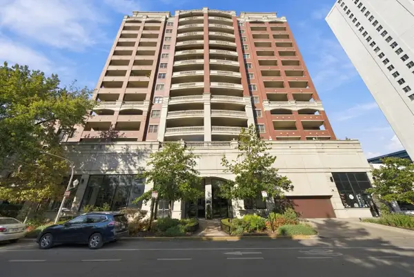 828 W Grace Street #1206, Chicago, IL 60613