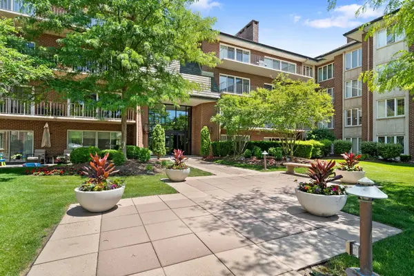 5 Oak Brook Club Drive #P2S, Oak Brook, IL 60523