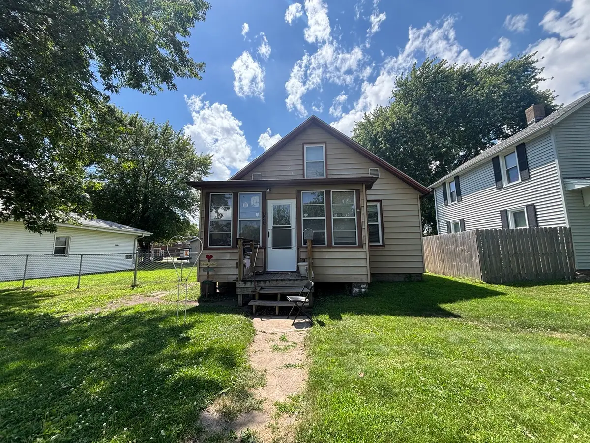 747 20th Street, East Moline, IL 61244 - #1