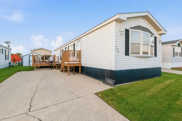 132 3rd Avenue, Bartlett, IL 60103