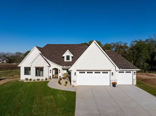 7180 Alvie Lane, Bettendorf, IA 52722