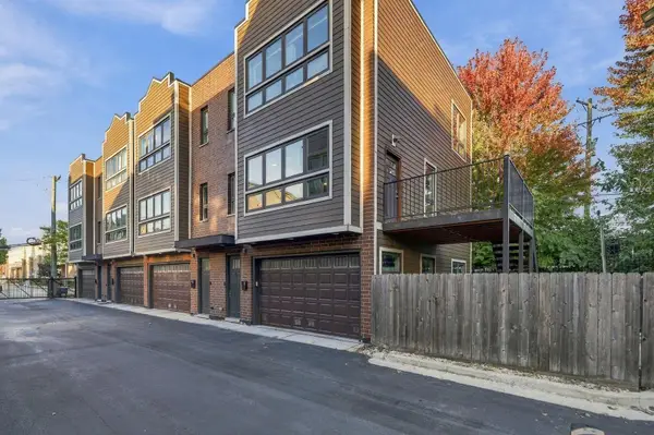2957 W Cornelia Avenue #4, Chicago, IL 60618