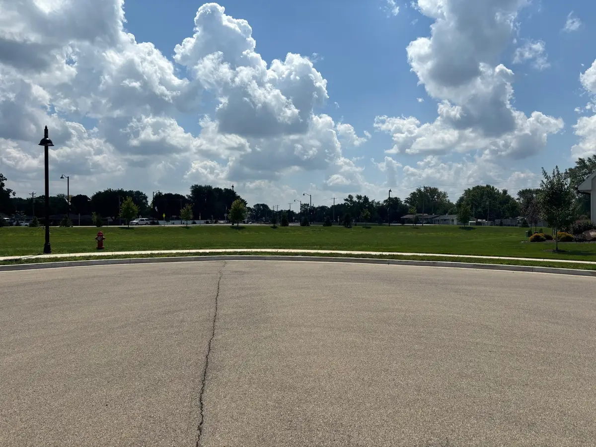 1 Pointe Boulevard, Peru, IL 61354 - #1