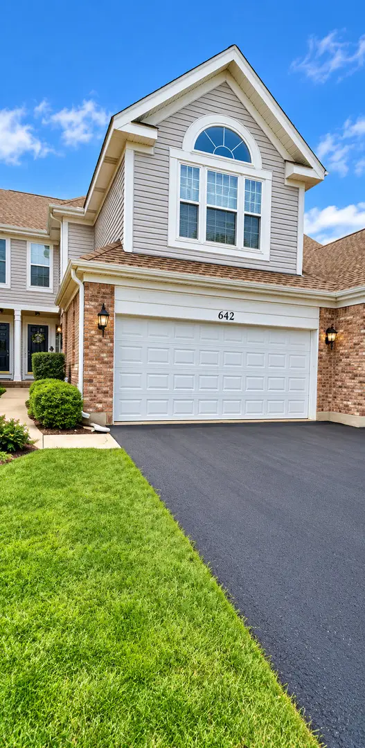 642 Citadel Drive, Westmont, IL 60559