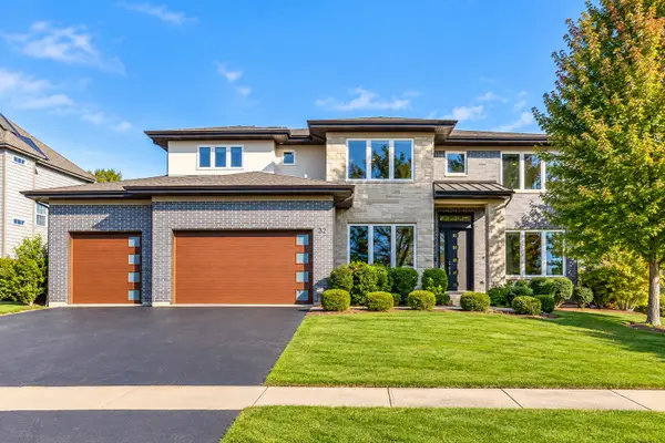 32 N Acacia Drive, Hawthorn Woods, IL 60047