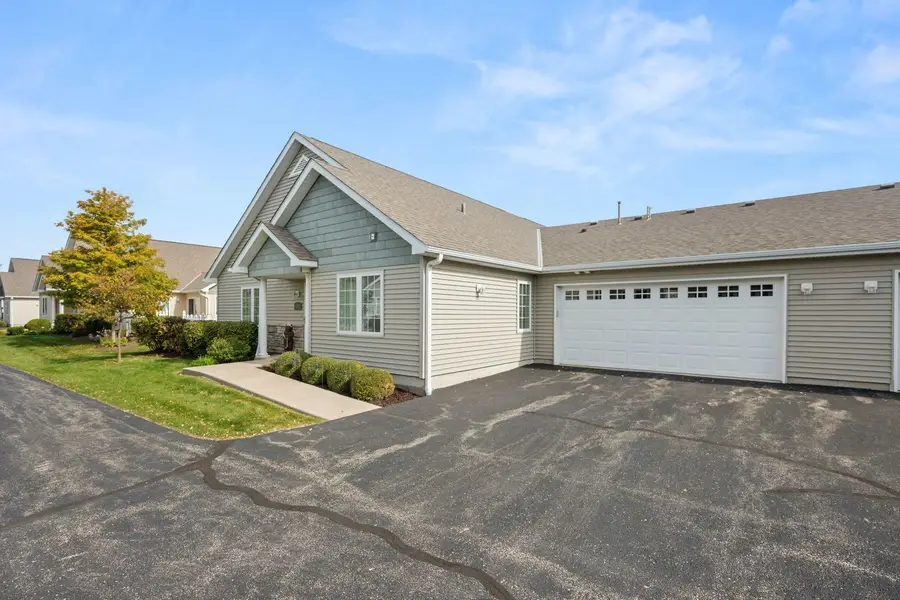 2165 Waterbury Lane E #2165, Sycamore, IL 60178 - #3