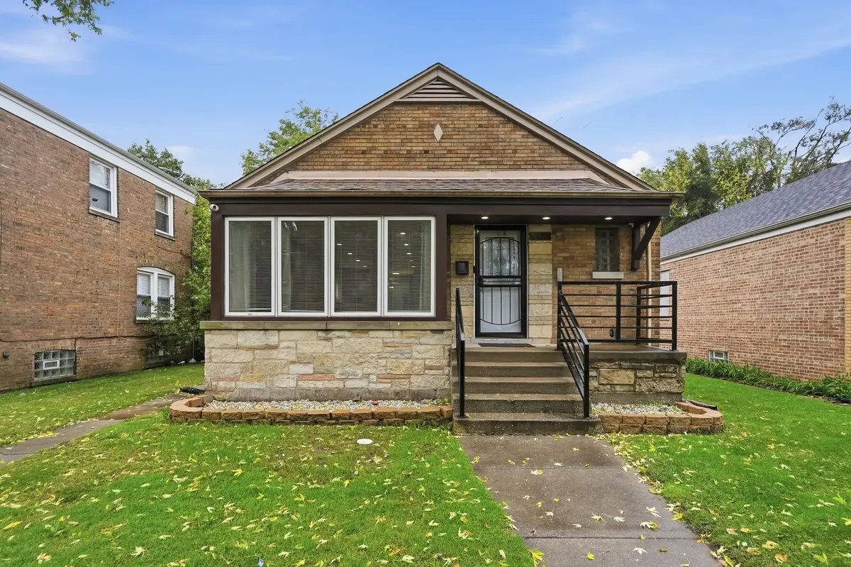 7450 S Bennett Avenue, Chicago, IL 60649 - #1