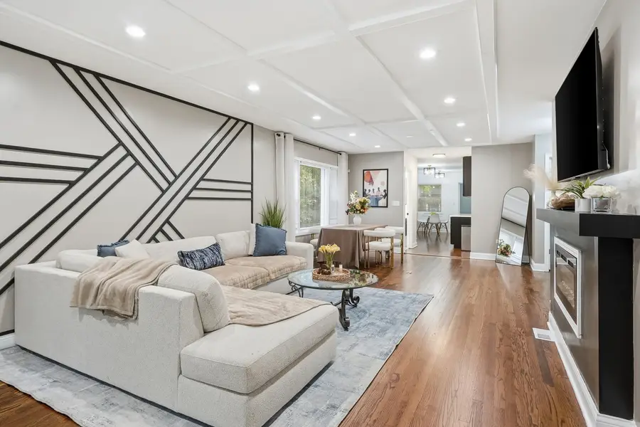 7450 S Bennett Avenue, Chicago, IL 60649 - #3