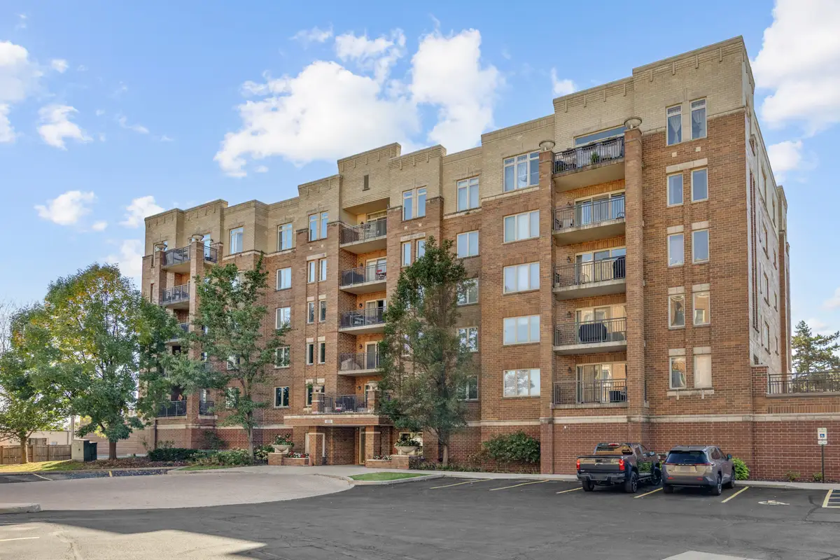 655 Perrie Drive #605, Elk Grove Village, IL 60007 - #1