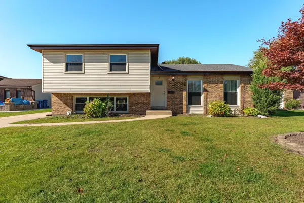100 S Mill Meadow Lane, Addison, IL 60101