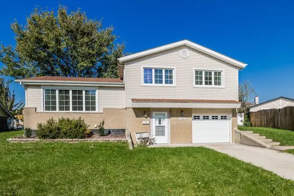 9008 Forest Lane, Hickory Hills, IL 60457