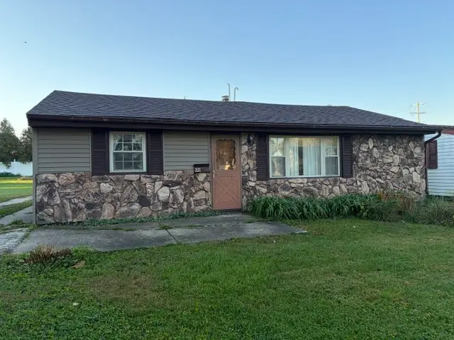 221 W 7th Street, Spring Valley, IL 61362 - #1