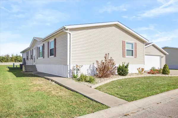 405 Autumn Oaks Road, Chenoa, IL 61726
