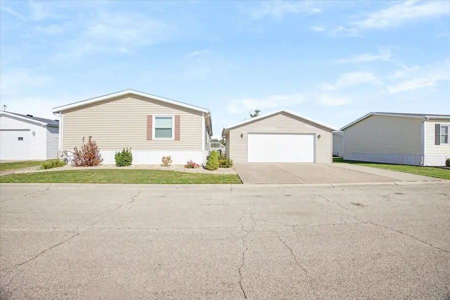 405 Autumn Oaks Road, Chenoa, IL 61726 - #2