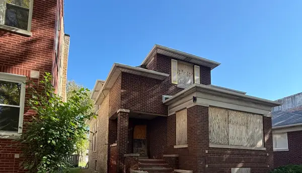 7521 S Ridgeland Avenue, Chicago, IL 60649
