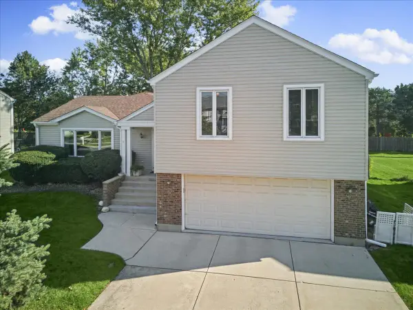219 Lynbrook Drive, Bloomingdale, IL 60108