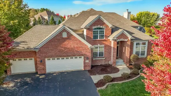 422 Maple Leaf Lane, Poplar Grove, IL 61065