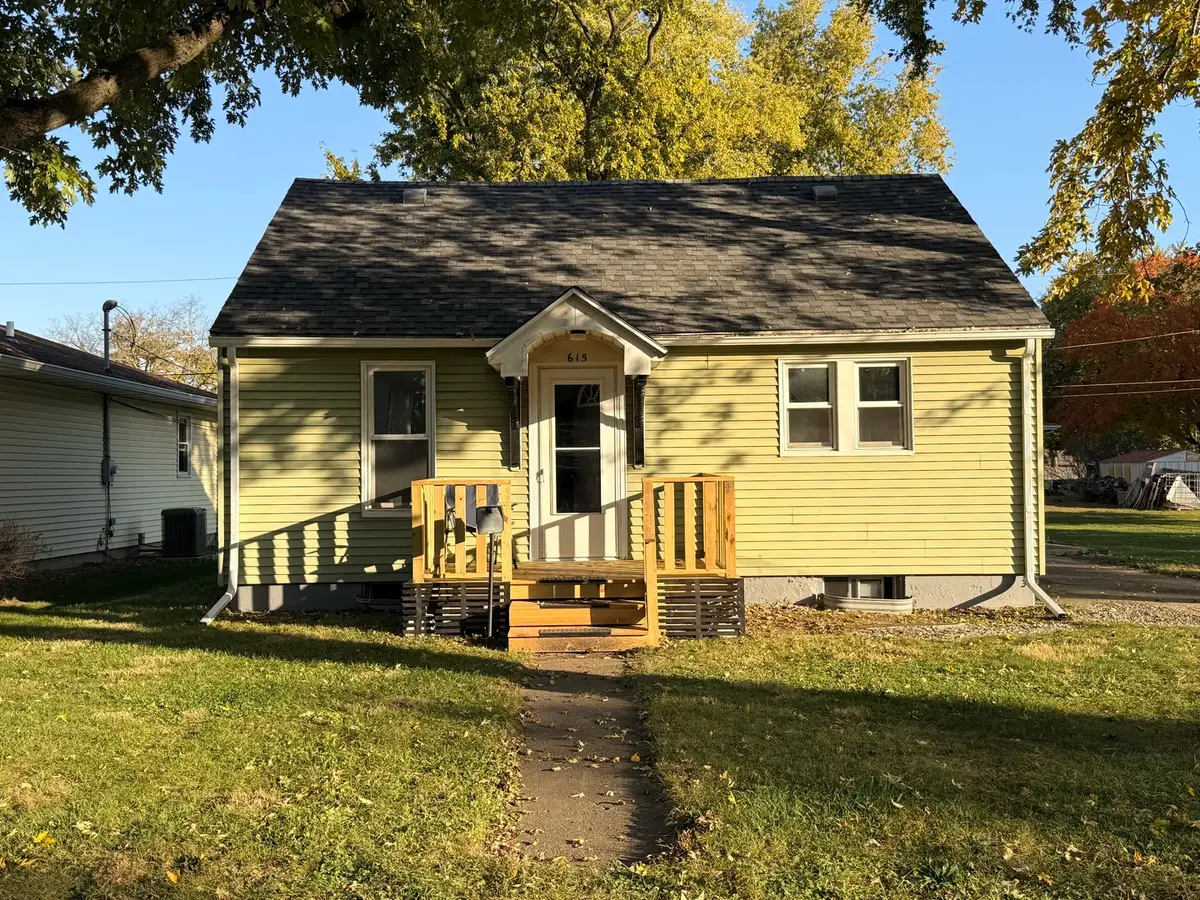 615 W Sherman Avenue, Pontiac, IL 61764 - #1