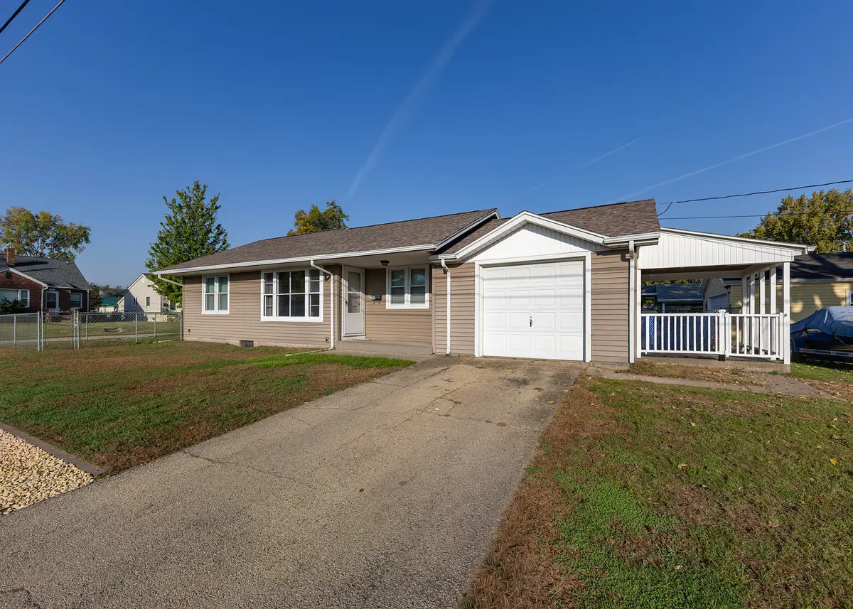 220 7th Street, Camanche, IA 52730 - #1