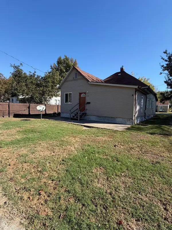 208 Election Street, Benton, IL 62812