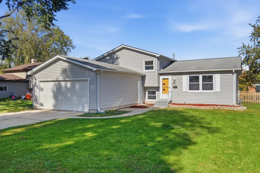 204 W Hawthorne Boulevard, Mundelein, IL 60060 - #2
