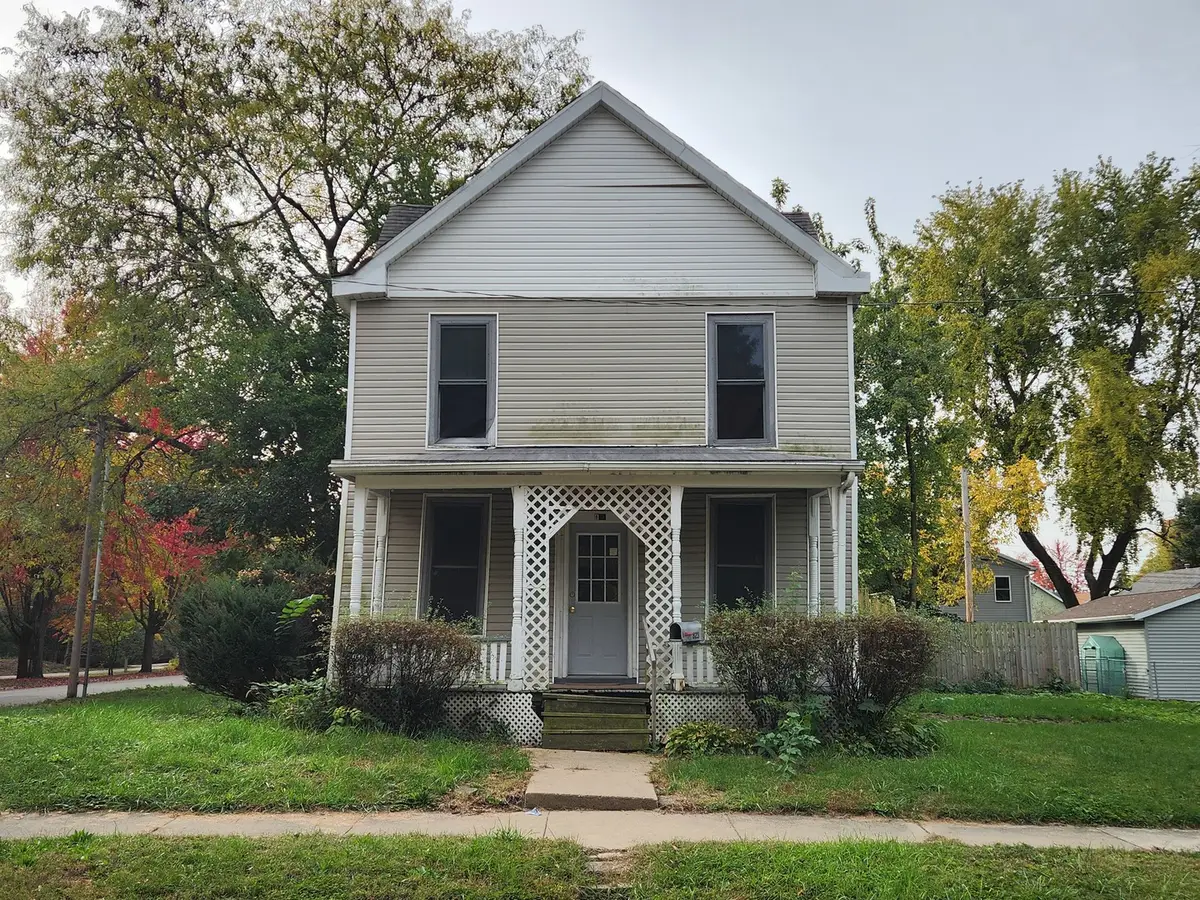 823 E Market Street, Bloomington, IL 61701 - #1