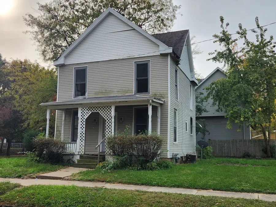 823 E Market Street, Bloomington, IL 61701 - #2
