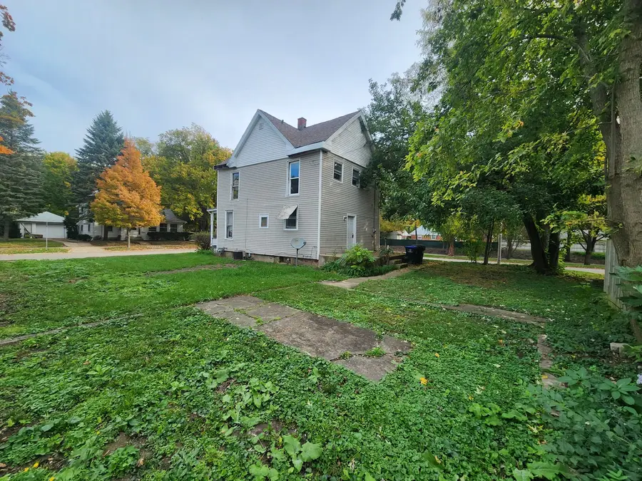 823 E Market Street, Bloomington, IL 61701 - #3