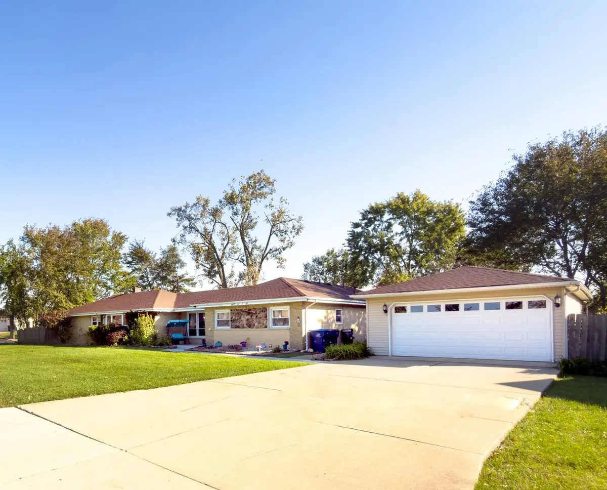 8501 S 82nd Court, Hickory Hills, IL 60457 - #1