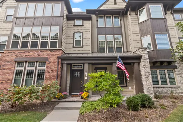 678 Parkside Court, Libertyville, IL 60048