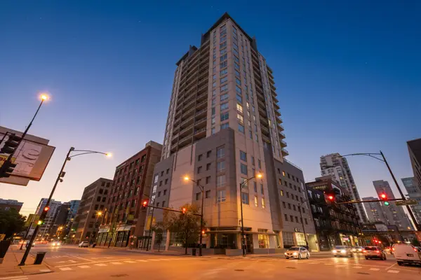 330 W Grand Avenue #807, Chicago, IL 60654