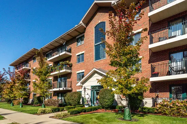 3730 W 111th Street W #202, Chicago, IL 60655