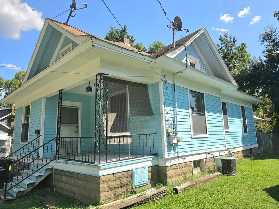 605 W Pecan Street, Carbondale, IL 62901 - #2