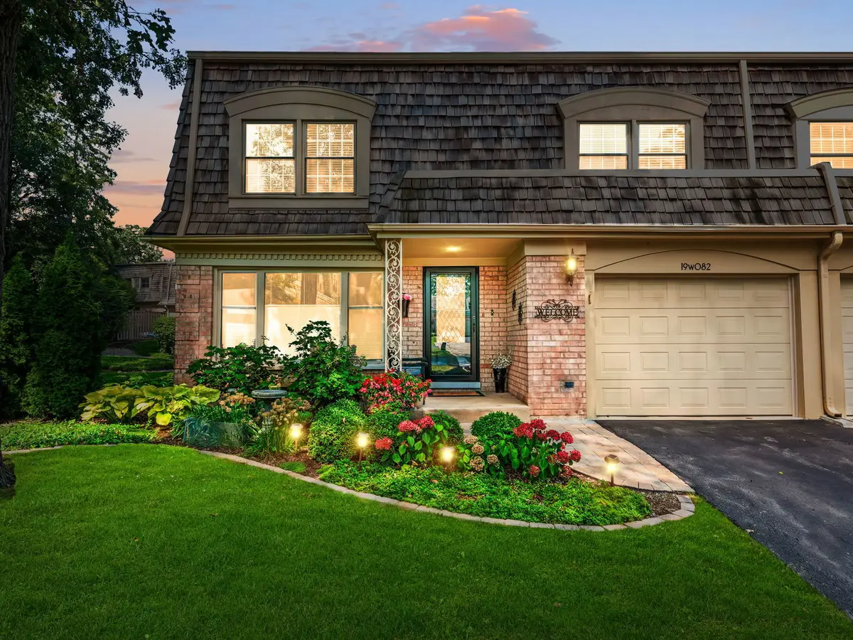 19w082 Avenue Barbizon, Oak Brook, IL 60523 - #1