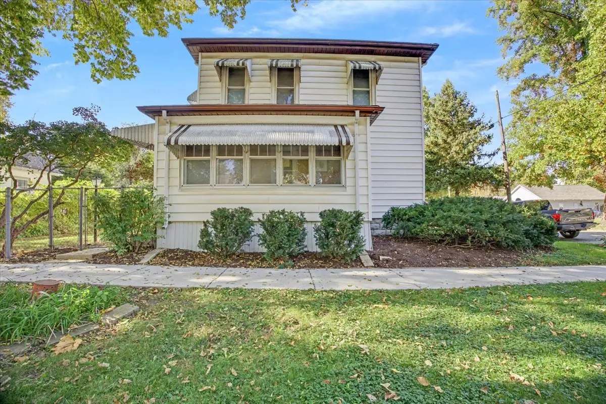 210 W Sherman Avenue, Pontiac, IL 61764 - #1
