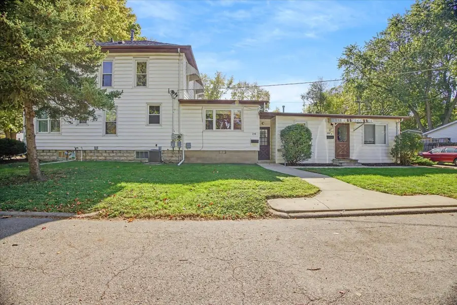 210 W Sherman Avenue, Pontiac, IL 61764 - #3