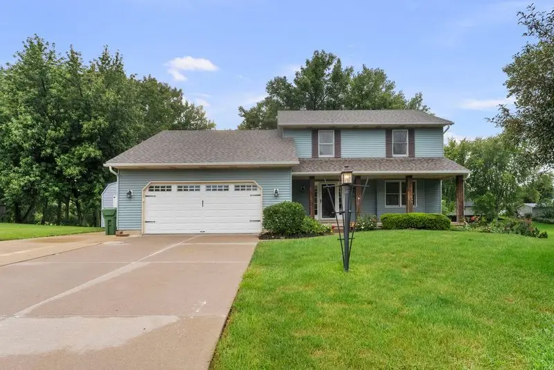 105 Shawnee Circle, Eldridge, IA 52748 - #1