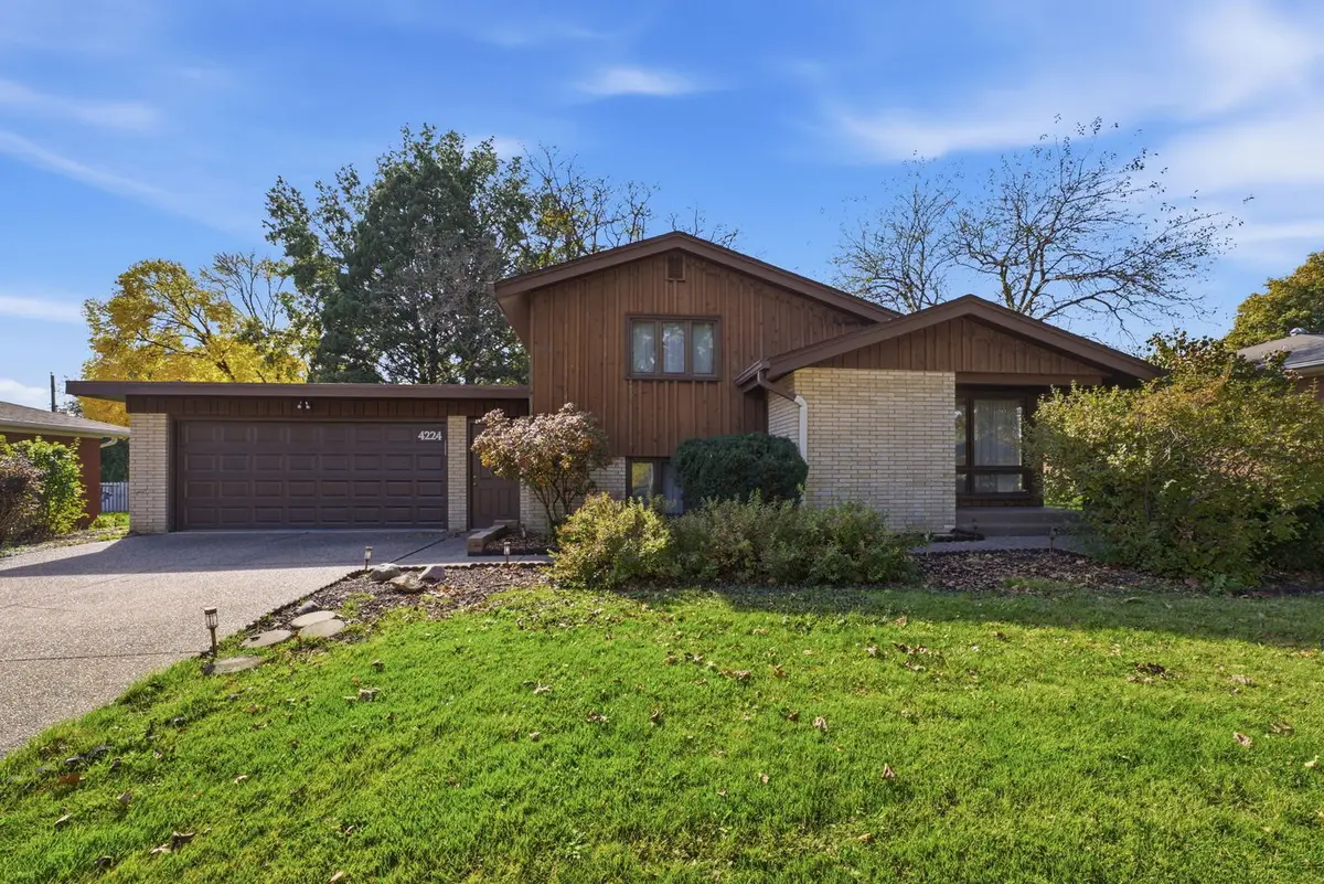 4224 34th Avenue Place, Moline, IL 61265 - #1