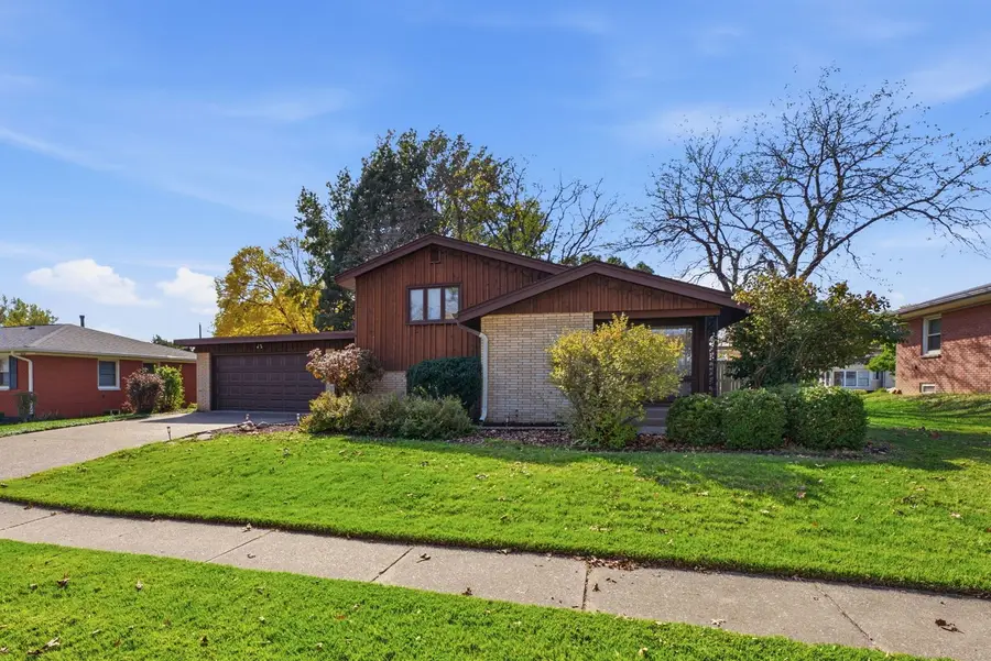 4224 34th Avenue Place, Moline, IL 61265 - #3