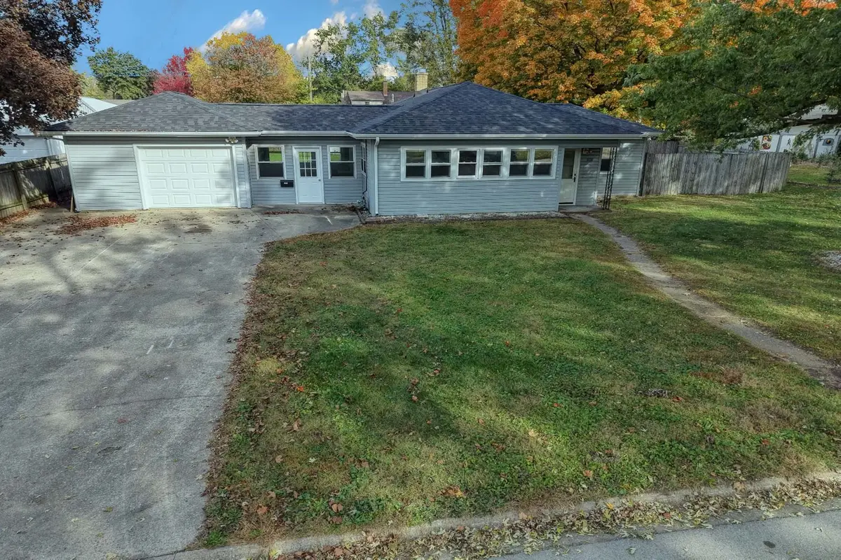 608 E Grant Street, Watseka, IL 60970 - #1