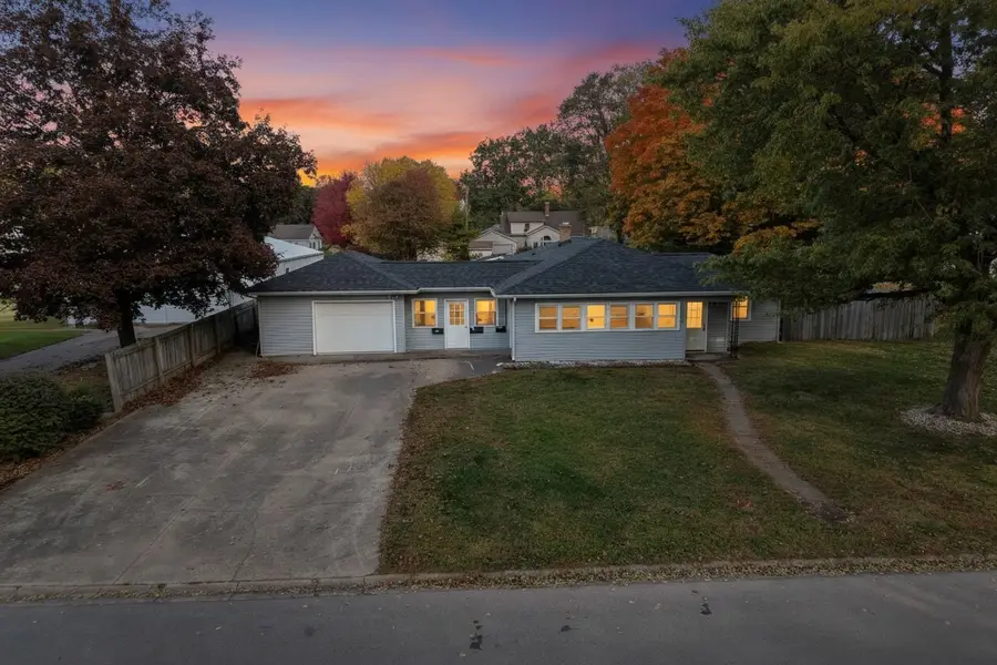 608 E Grant Street, Watseka, IL 60970 - #2
