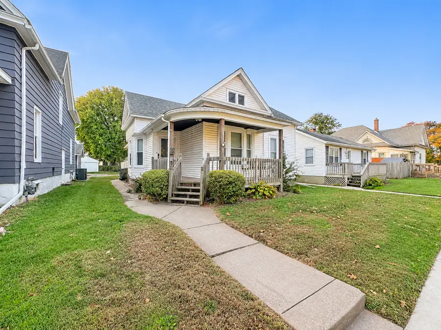 2317 Hobson Avenue, Davenport, IA 52802 - #3