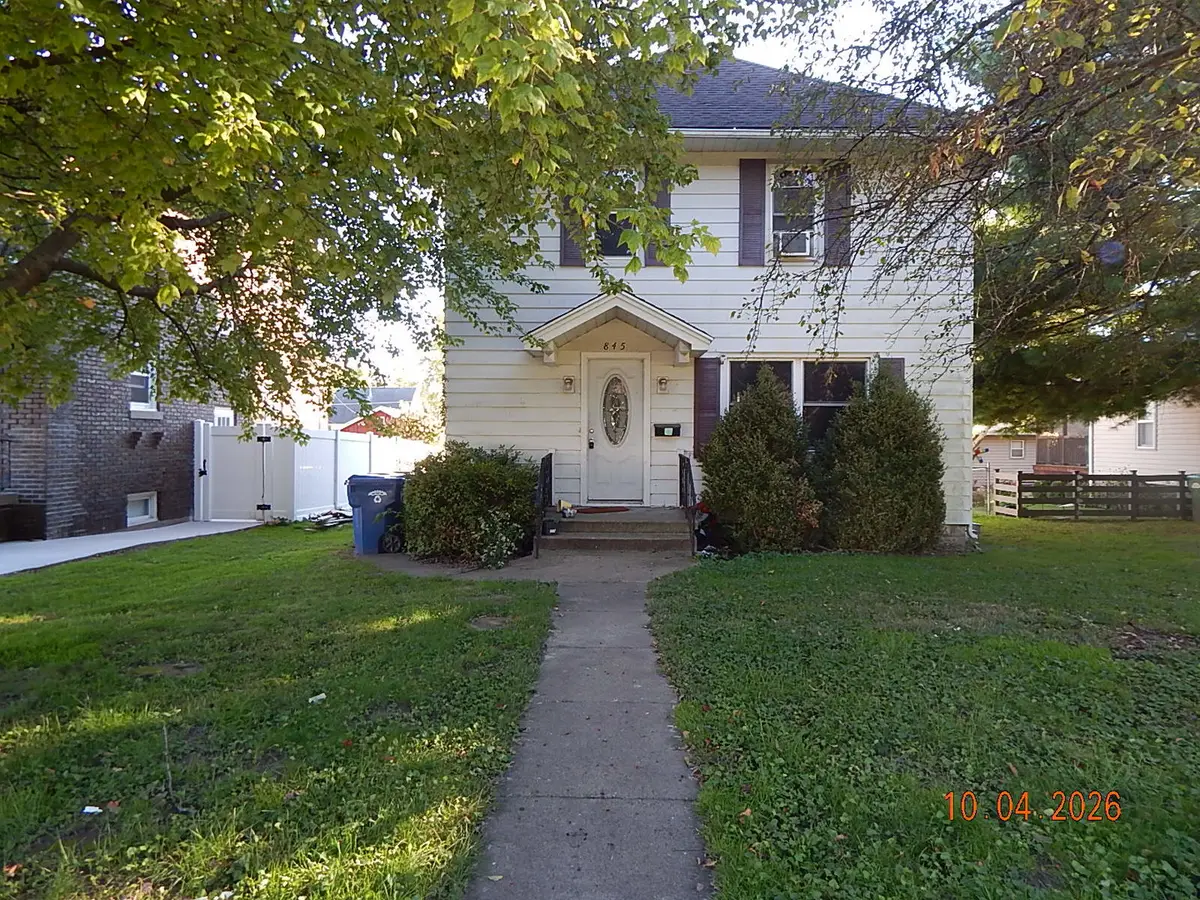845 3rd Avenue S, Clinton, IA 52732 - #1