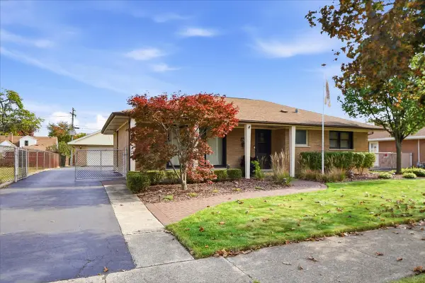 Address Withheld By Seller, Chicago Ridge, IL 60415