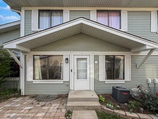 2S771 Winchester Circle E #3, Warrenville, IL 60555